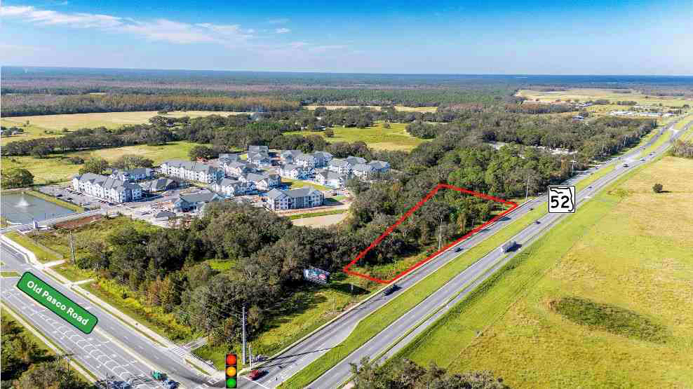 Property aerial showing the outlined site beside SR 52 and Old Pasco Road